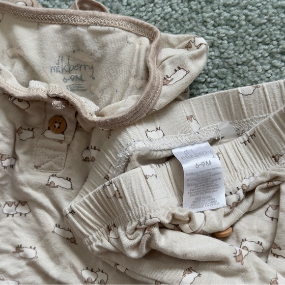 Adorable Cream Baby set with Sheep Print - Picture 6 of 7